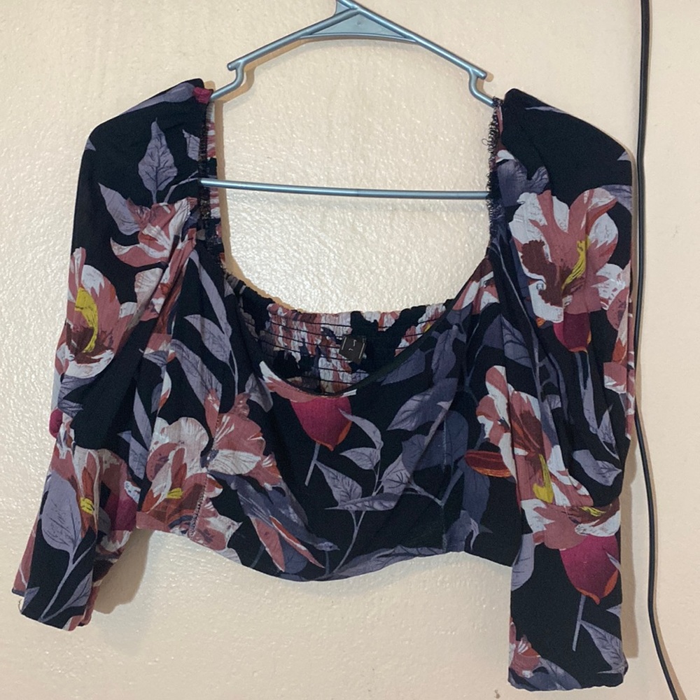 Long sleeve crop top from valija size large